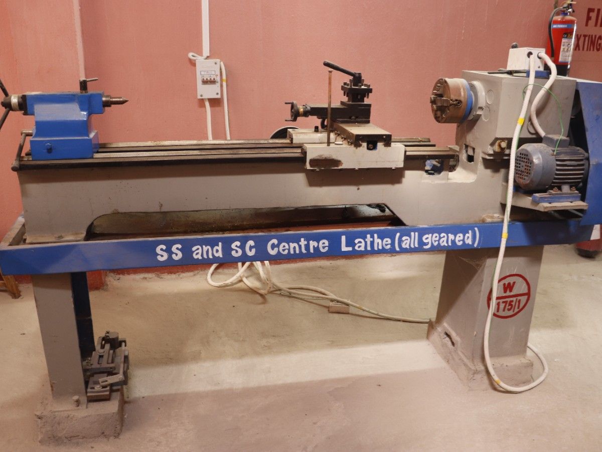 Centre lathe machine