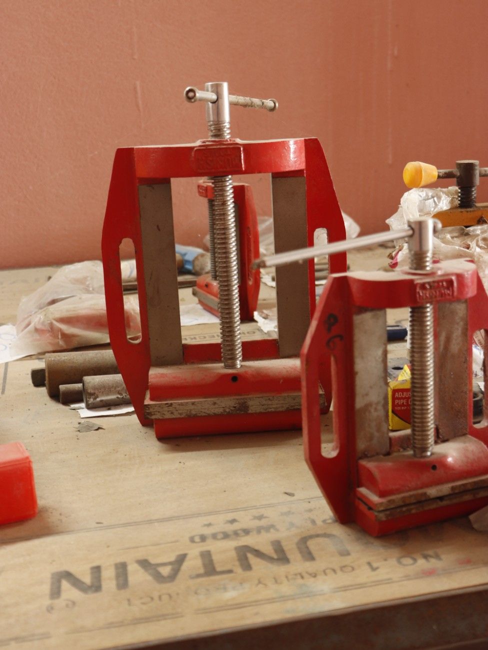 Vertical drilling machine